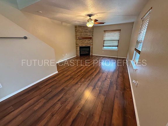 2nd image of 6315 La Habra Ln NE