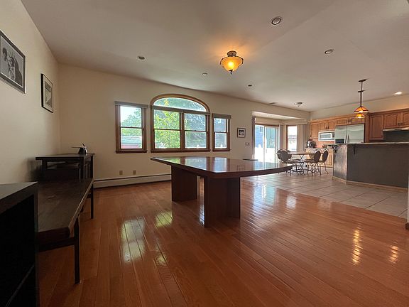 4th image of 828 Westwood Ave