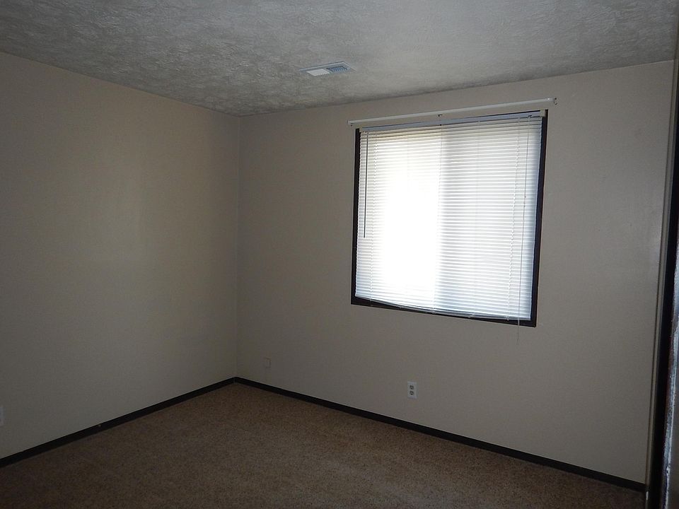 2nd image of 2415 W 5th St