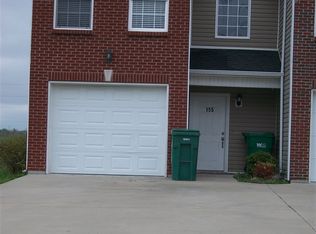 155 Darby Woods Ct, Radcliff, KY 40160