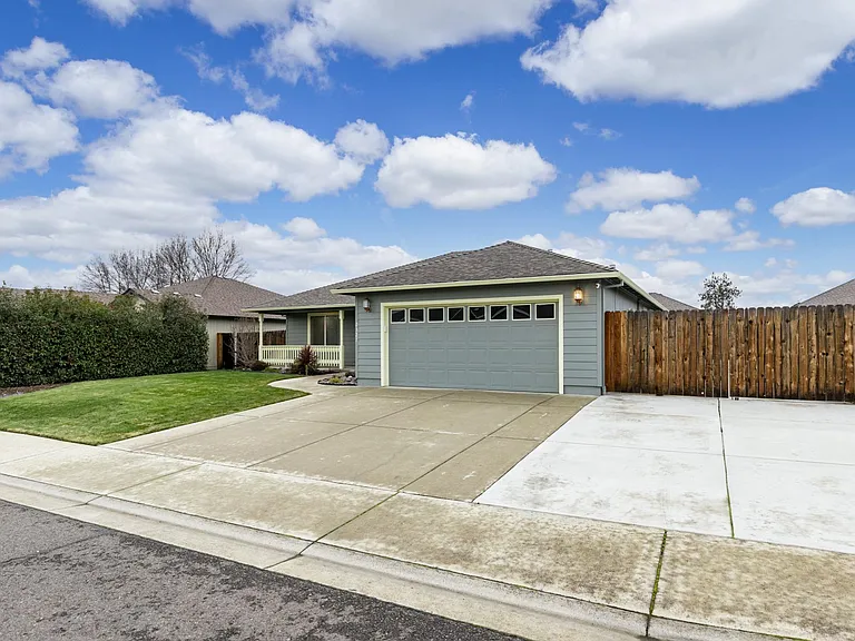 2327 Jeremy St — Photo 4
