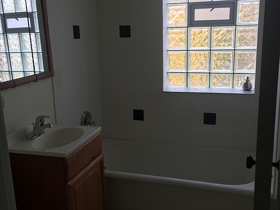 2nd image of 4269 W Sunnyside Ave APT 1