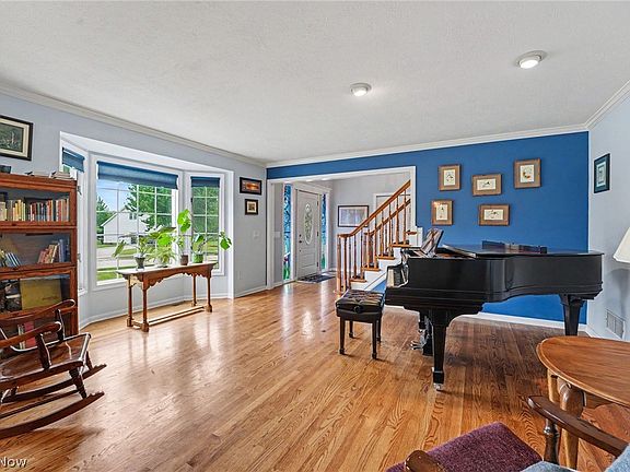 3rd image of 6304 Longspur Rd