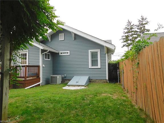 3rd image of 444 Eastwood St