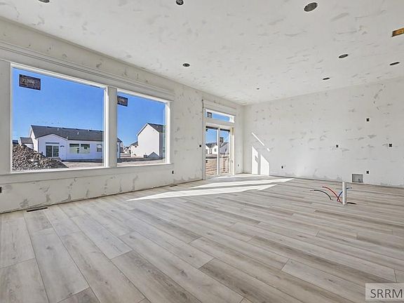 2nd image of 3062 Elixir Rd