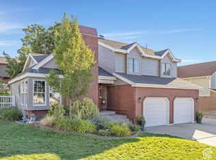 1126 E Gravel Hills Dr, Sandy, UT 84094