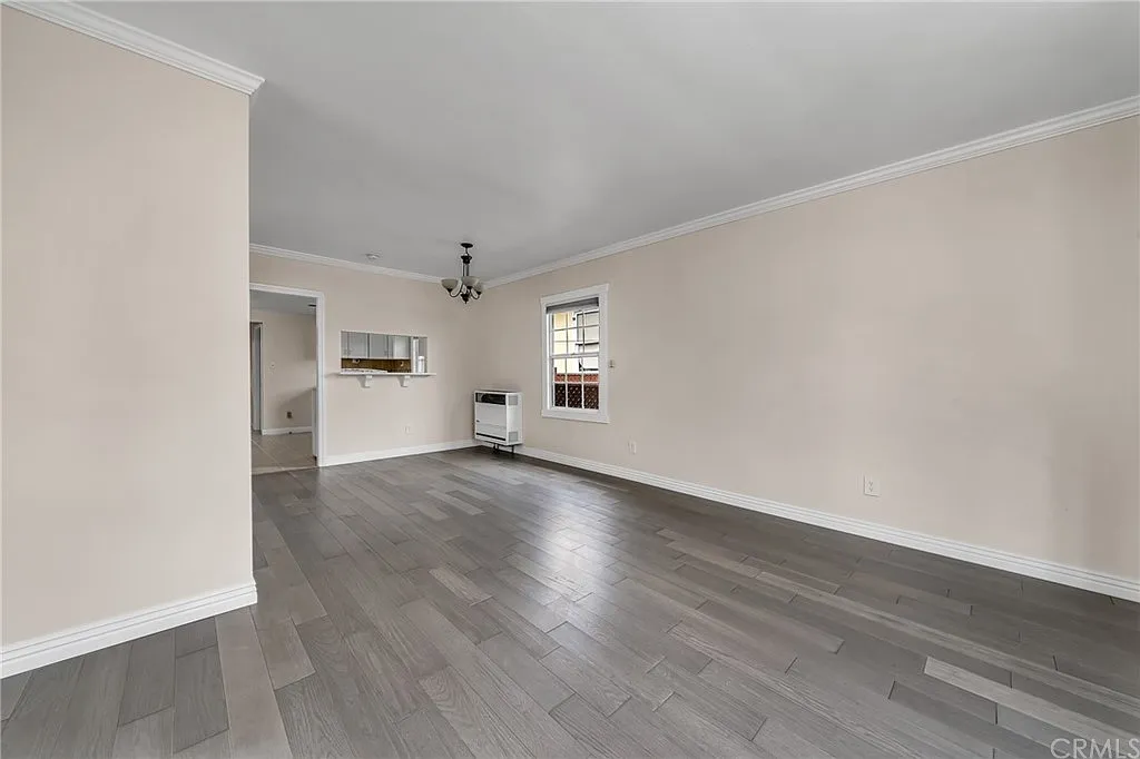 2 bed, 750 sqft, $2,690 — Photo 2