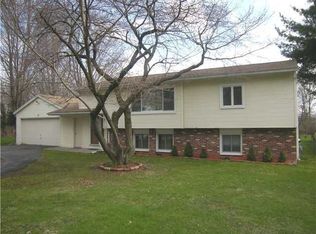 27 Straub Rd, Rochester, NY 14626