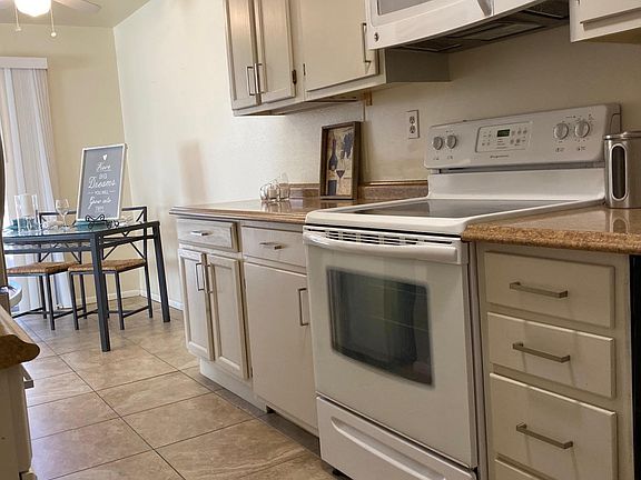 2nd image of 950 S Valencia Unit 8