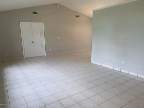 4th image of 998 Zamora St SE