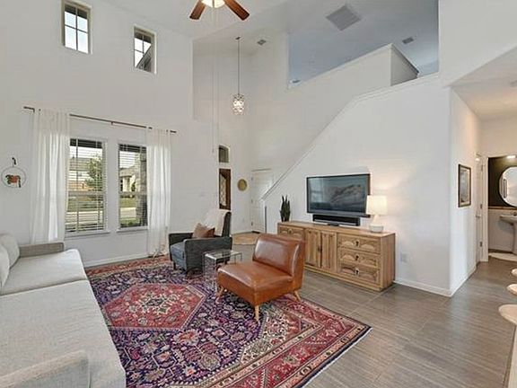 4th image of 1404 Goldilocks Ln