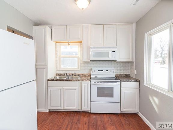 5th image of 945 Cranmer Ave