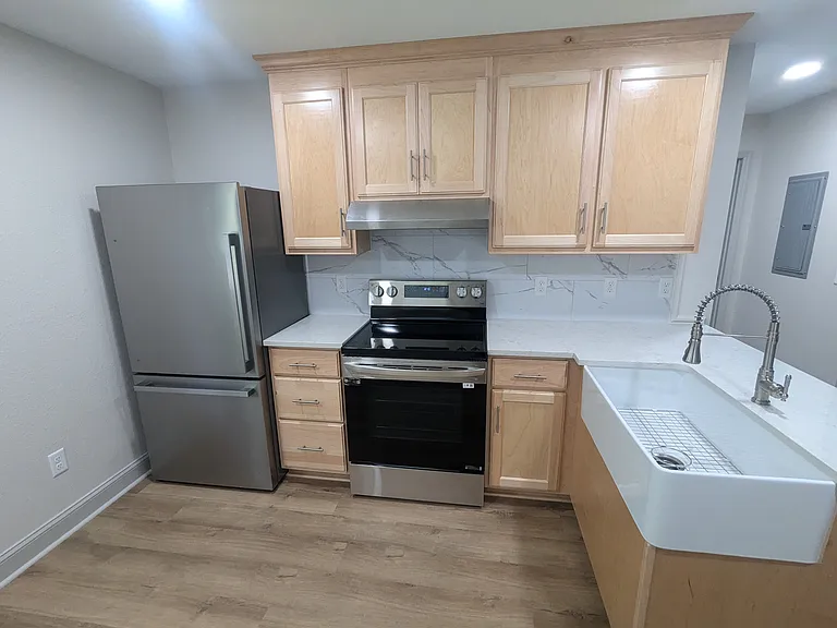 408 Prince Ln — Photo 11