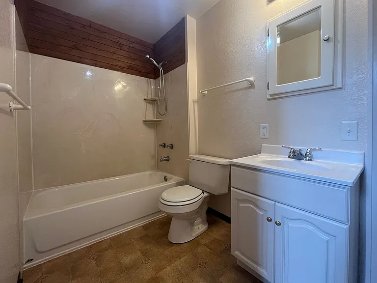 724 B St #1-4 — Photo 7