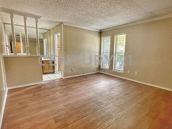3rd image of 205 Glenwood Dr