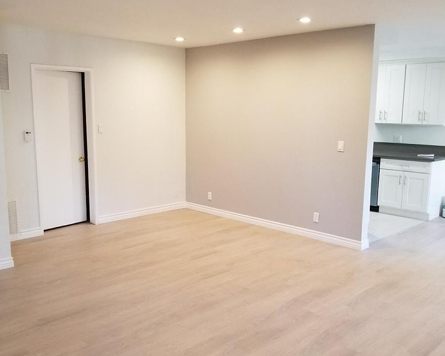 1st image of 1132 S Oakhurst Dr APT 6