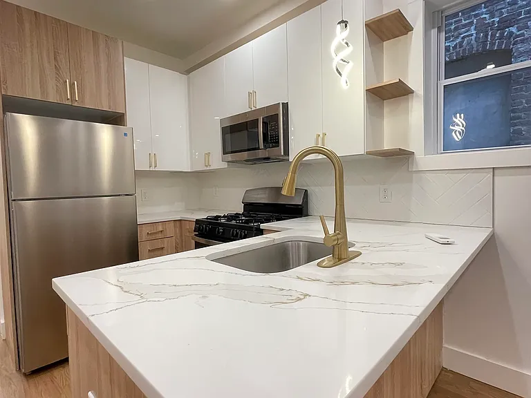 232 Van Horne St #4 — Photo 3