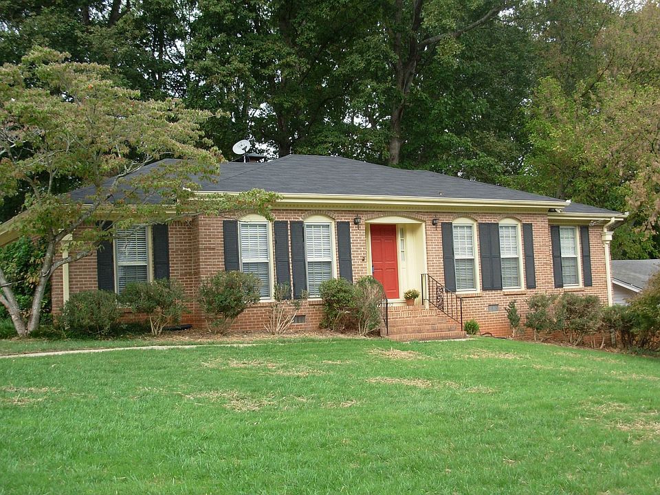 Updated 4-side brick ranch