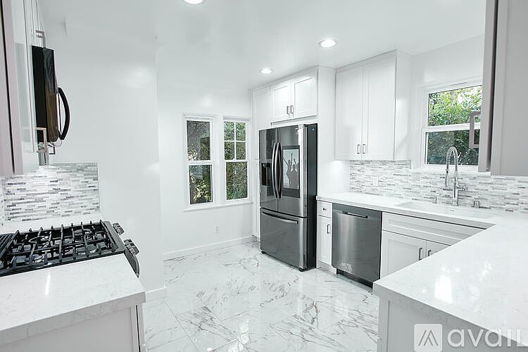 1st image of 1040 N Crescent Heights Blvd #1/2