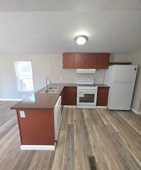 900 Kathleen Dr #28 — Photo 3