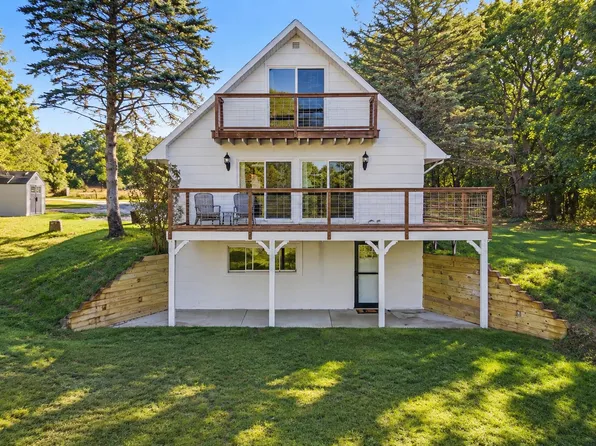 1759 Lakeshore Rd, Manistee, MI 49660