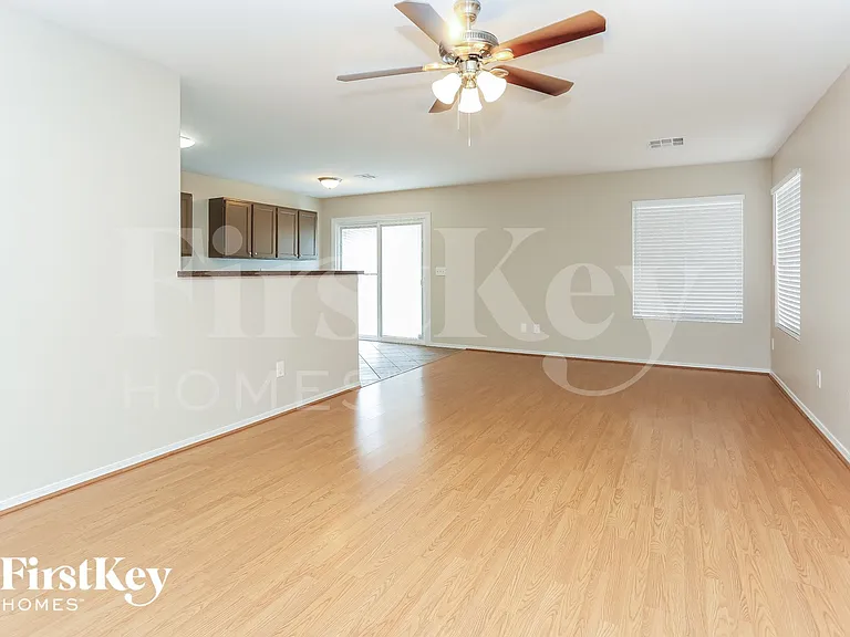 5508 Crinoline Ave — Photo 2
