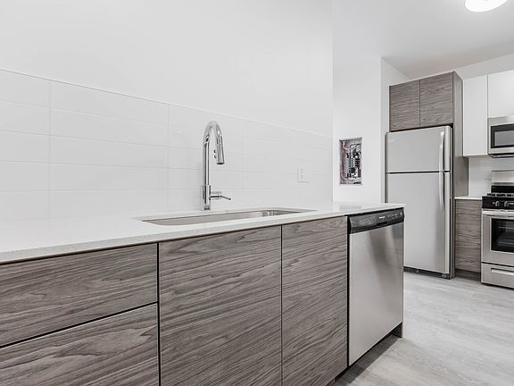 2nd image of 6100 N Paulina St #1S