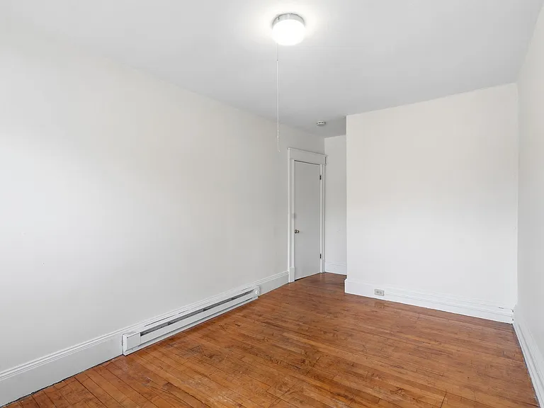 1447 Dwight St — Photo 10