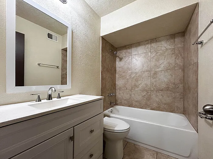 2429 Stella St #1 — Photo 5