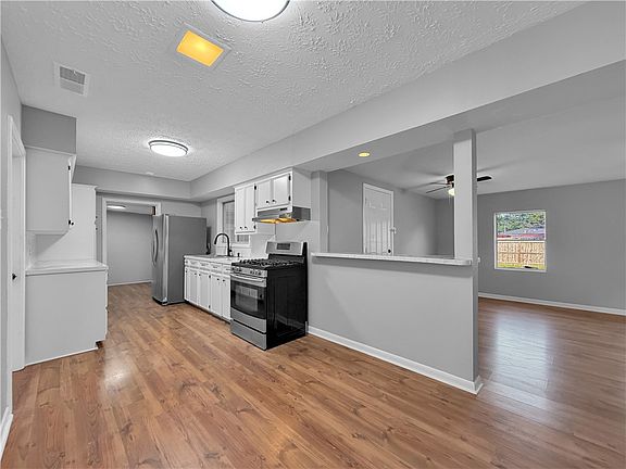 5th image of 4810 Wexford Dr