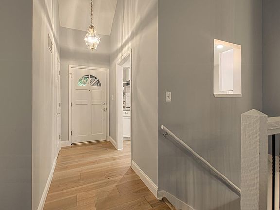 4th image of 3919 NE Sequoia St