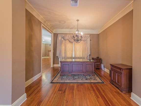 3rd image of 105 Shumard Dr