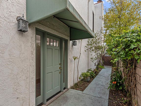 4th image of 516 Rosecrans Ave