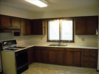 3rd image of 354 Lawndale Ave