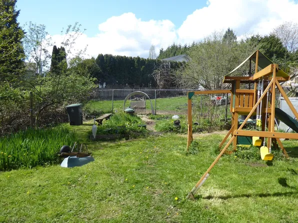 5471 184th St, Surrey, BC V3S 1E1