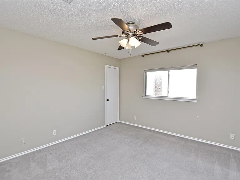1307 Chalk Ln — Photo 23