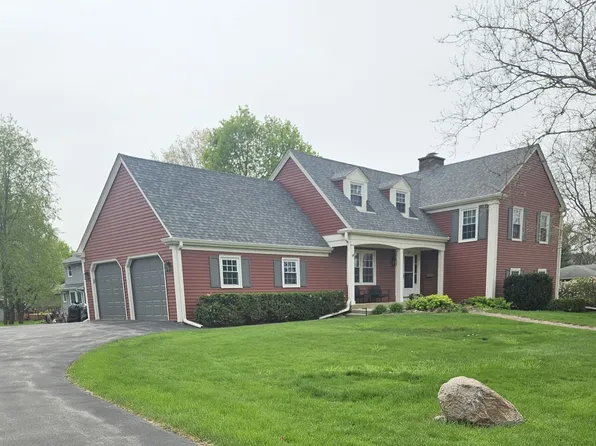 726 Parkside Dr, Sycamore, IL 60178