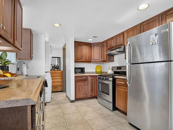 5th image of 575 E 5th Ave