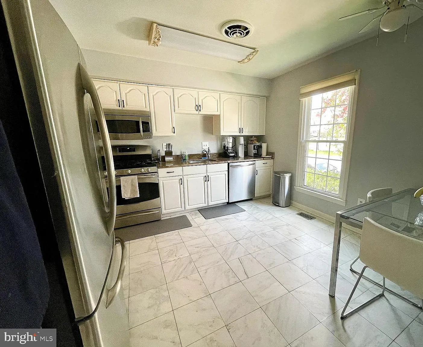 4 bed, 3.5 bath, 2184 sqft, $4,000 — Photo 4