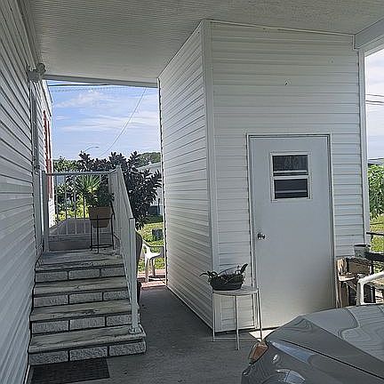 5th image of 61 Moonwind Dr