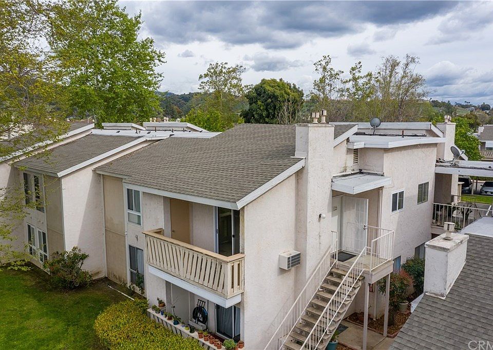 1st image of 520 Sandalwood Pl Unit 6