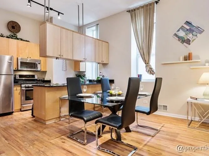 1521 N Paulina St #1R — Photo 1