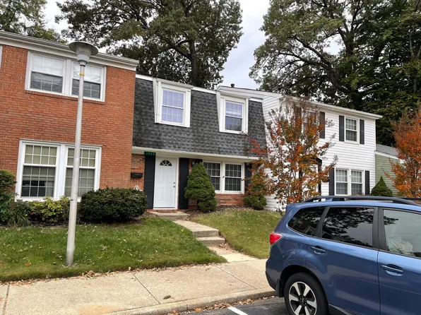 1705 Greentree Ct, Crofton, MD