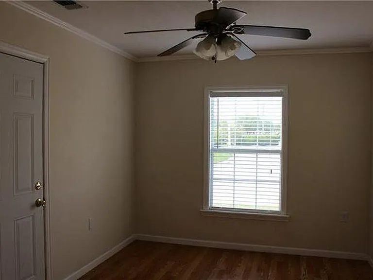 1382 Sayles Blvd — Photo 7