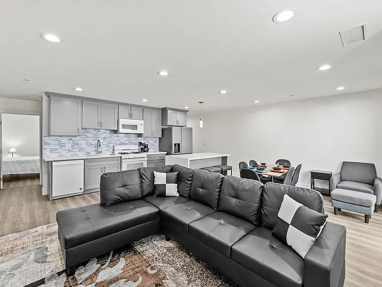 1029 S Montebello Blvd — Photo 21
