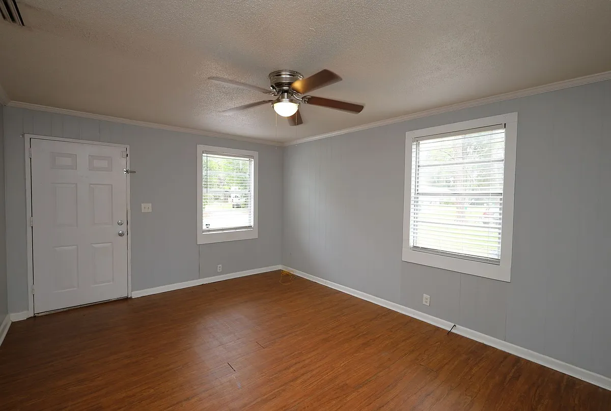 Building Photo - 808 Lilly St #B