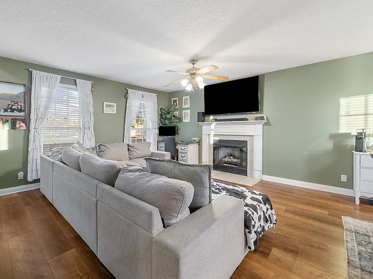 1700 Cedar Springs Cir — Photo 5