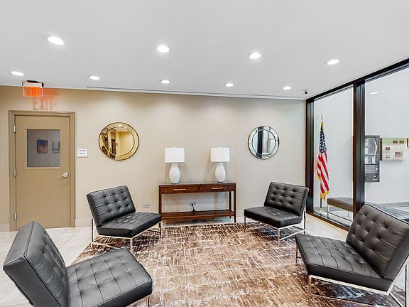 5th image of 525 W Hawthorne Pl APT 604