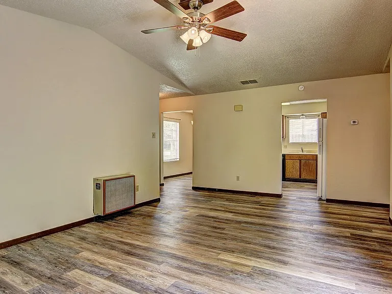 3810 Brookhill Dr — Photo 2