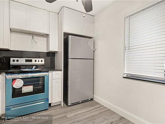 5th image of 2871 Somerset Dr APT 203